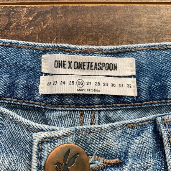 ONETEASPOON Medium Wash Distressed Raw Edge Hem Bandit Cut Off Shorts Size 26 - Picture 8 of 13